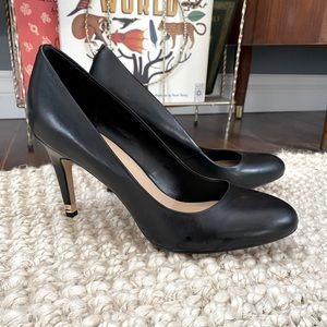 Black Pumps with gold detail